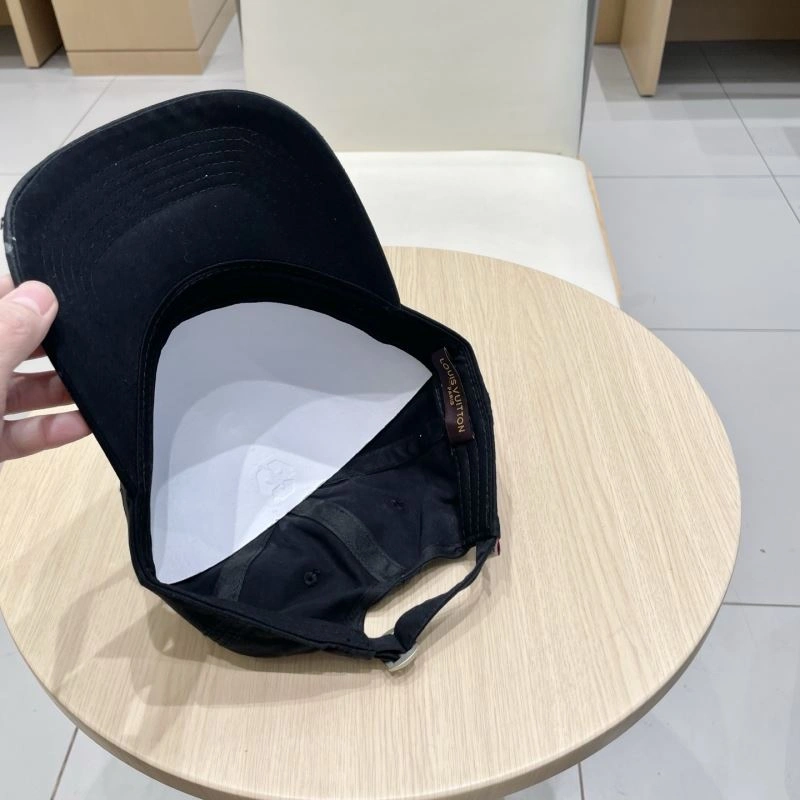 Louis Vuitton Caps UrbanChic 257804
