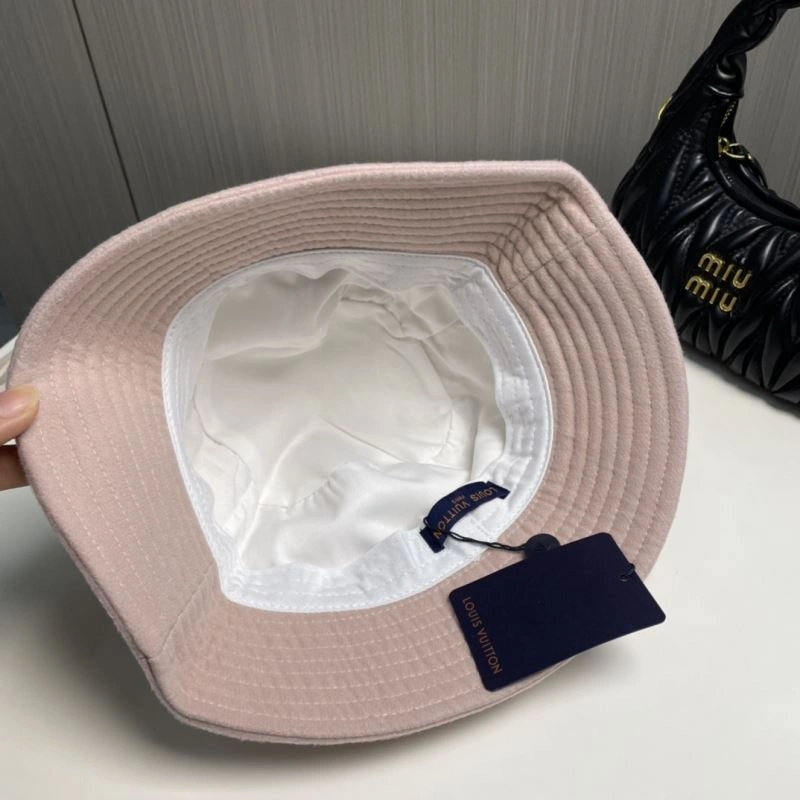 Louis Vuitton Caps Practical 257802