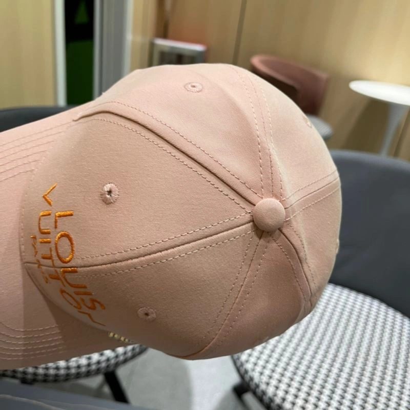 Louis Vuitton Caps Supportive 261902