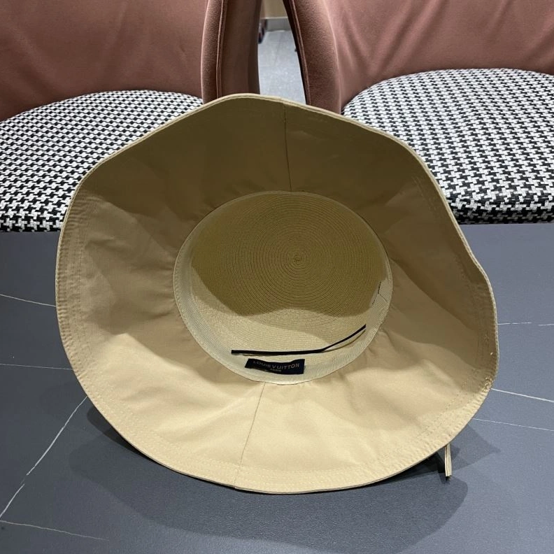 Bright Louis Vuitton Caps 261899