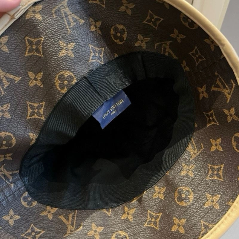 Unisex Louis Vuitton Caps 261875