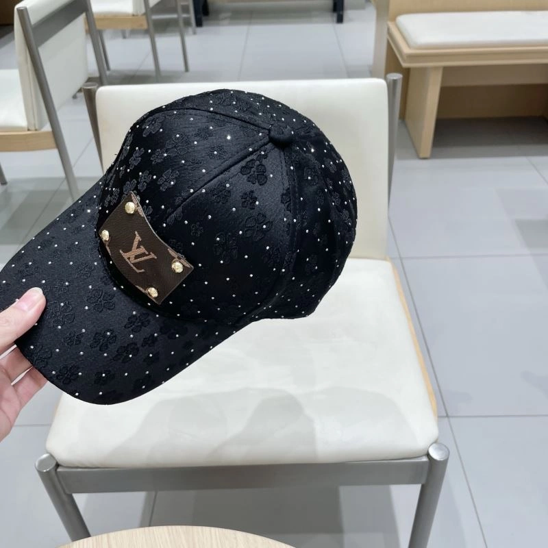 Snug Louis Vuitton Caps 261892