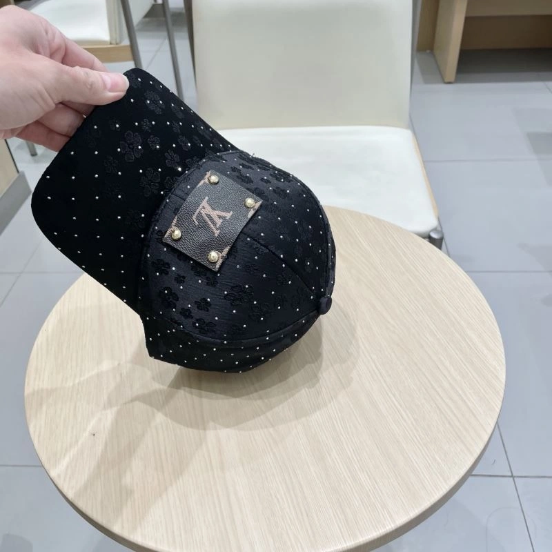 Snug Louis Vuitton Caps 261892