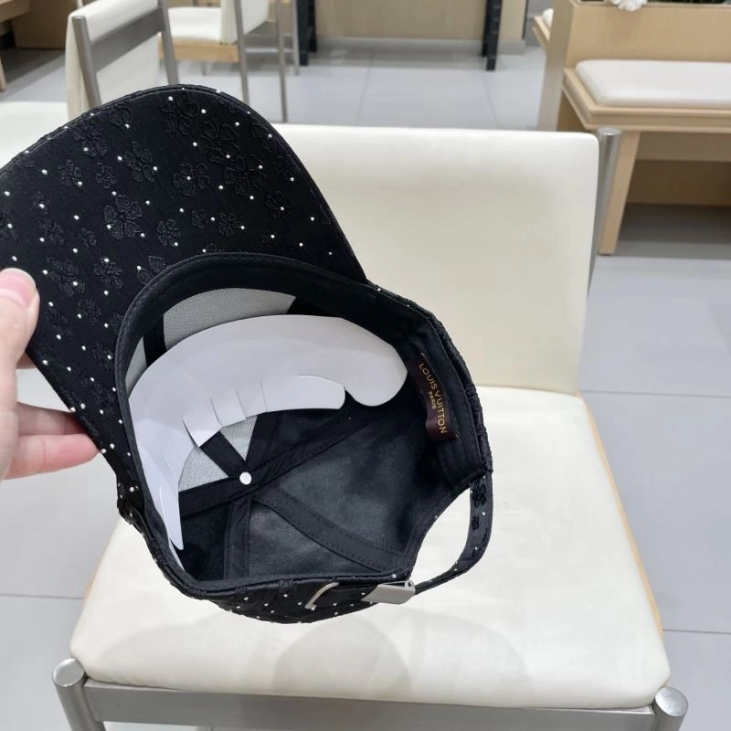 Snug Louis Vuitton Caps 261892