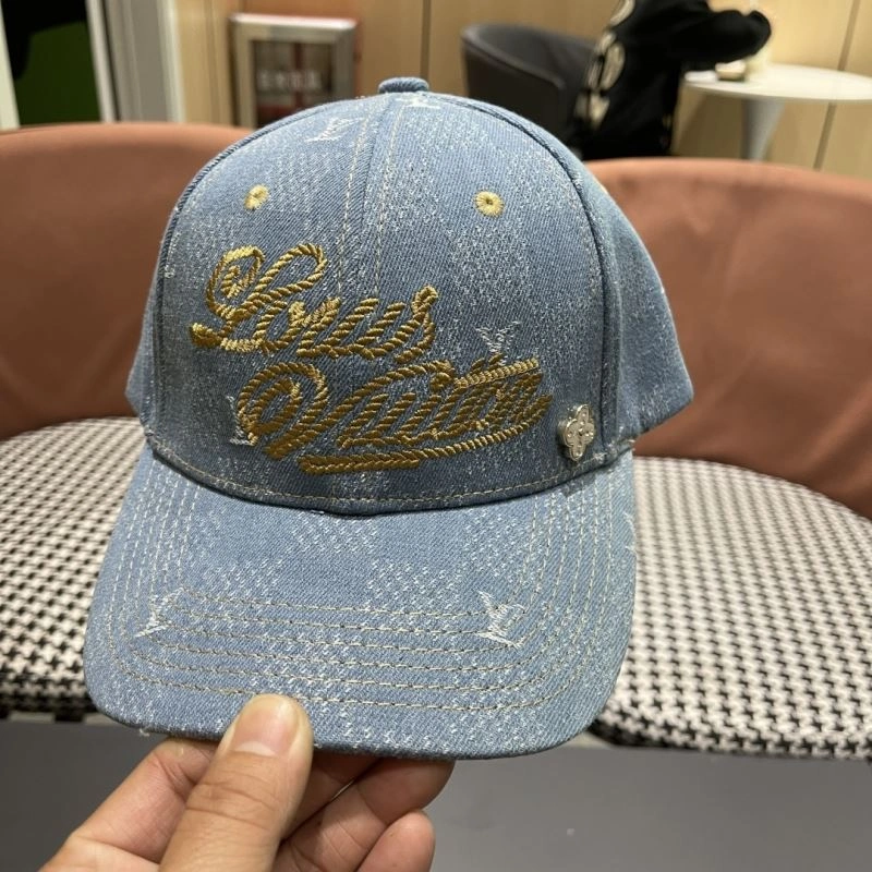 Compact Louis Vuitton Caps 261894