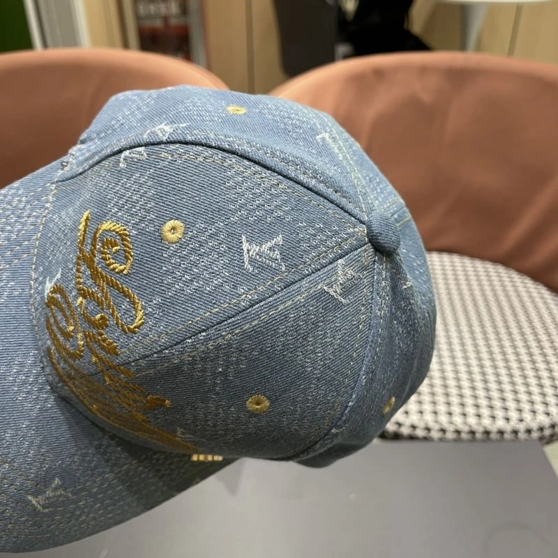 Compact Louis Vuitton Caps 261894