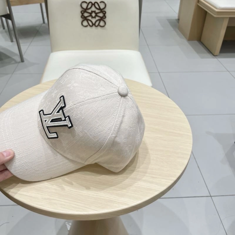 Flexible Louis Vuitton Caps 261874
