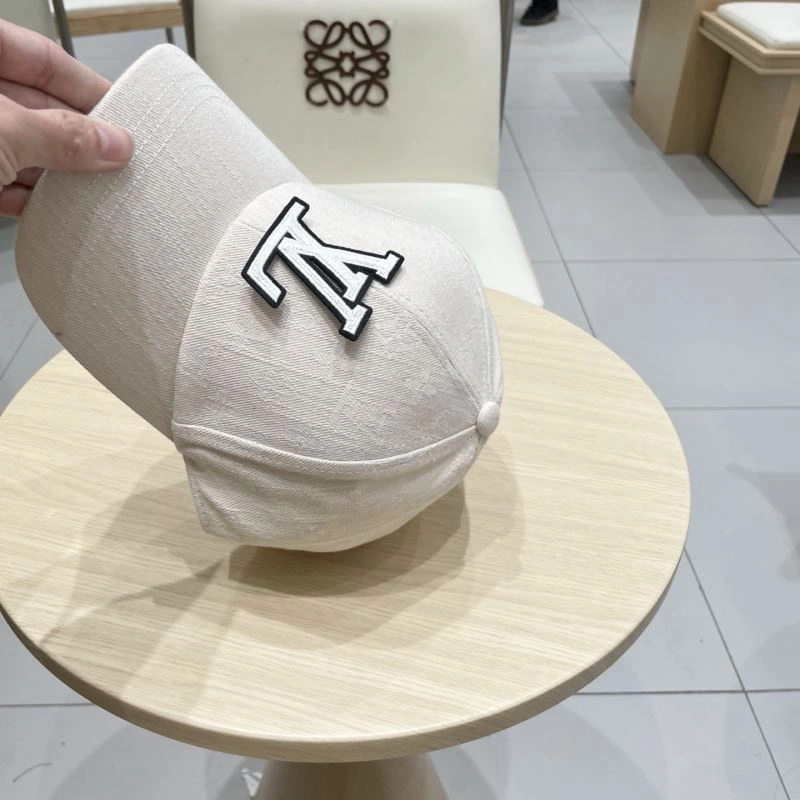Flexible Louis Vuitton Caps 261874