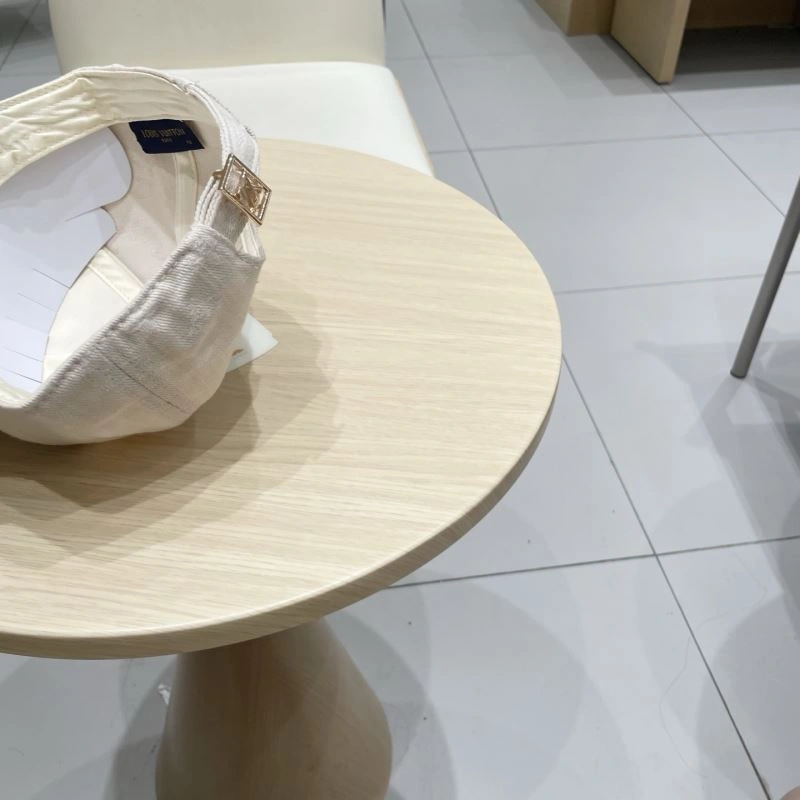 Flexible Louis Vuitton Caps 261874
