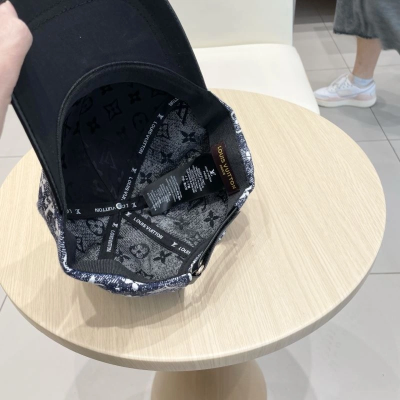 Louis Vuitton Caps ZipUp 261841