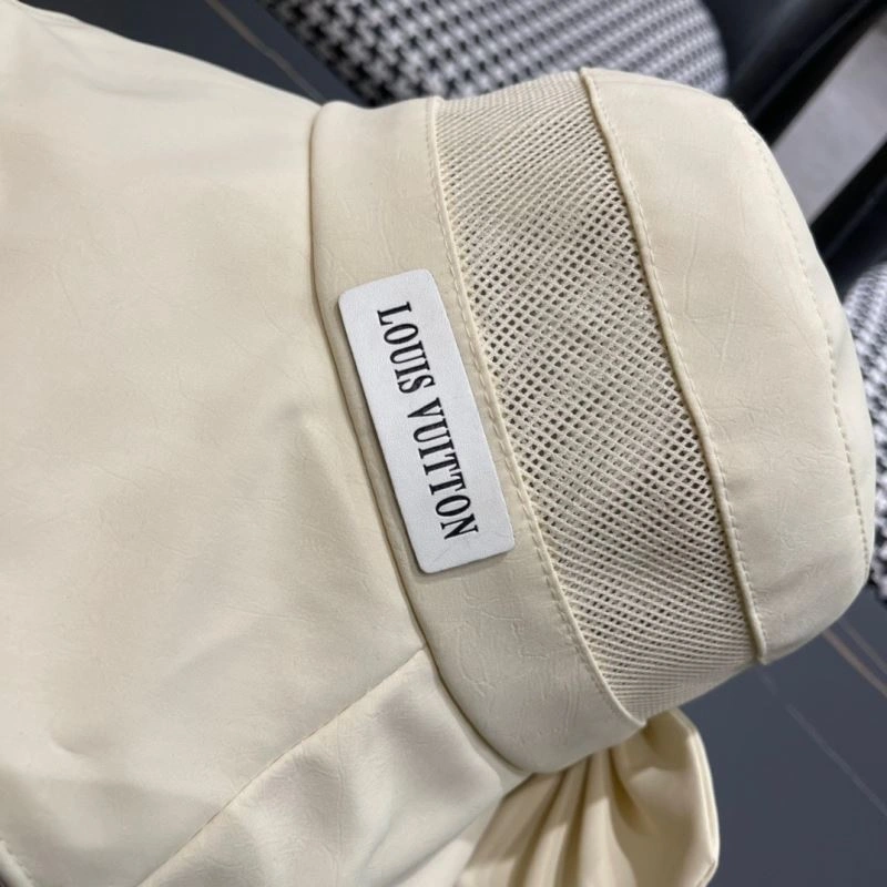 Bright Louis Vuitton Caps 261857