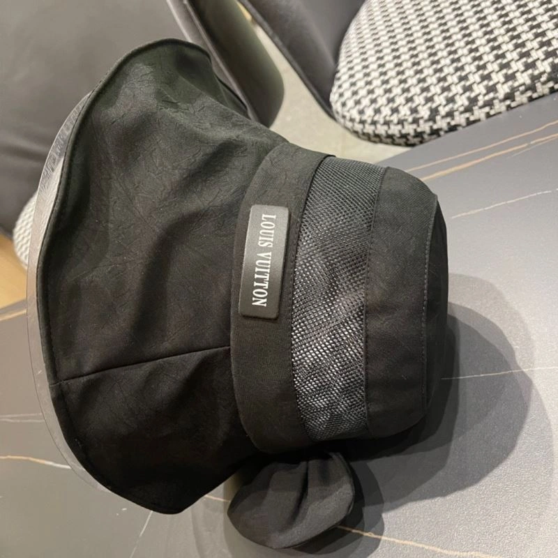 Louis Vuitton Caps Neat 261850