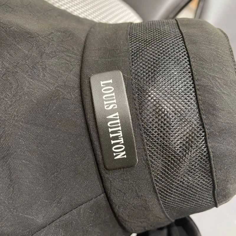 Louis Vuitton Caps Neat 261850