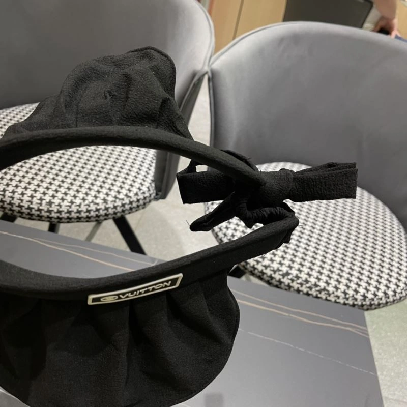Versatile Louis Vuitton Caps 261845