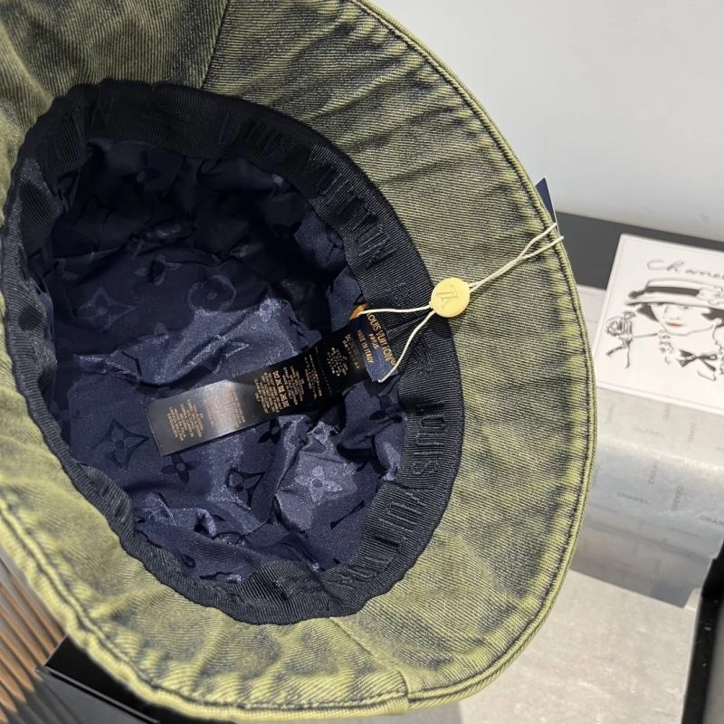 Louis Vuitton Caps Bright 261836