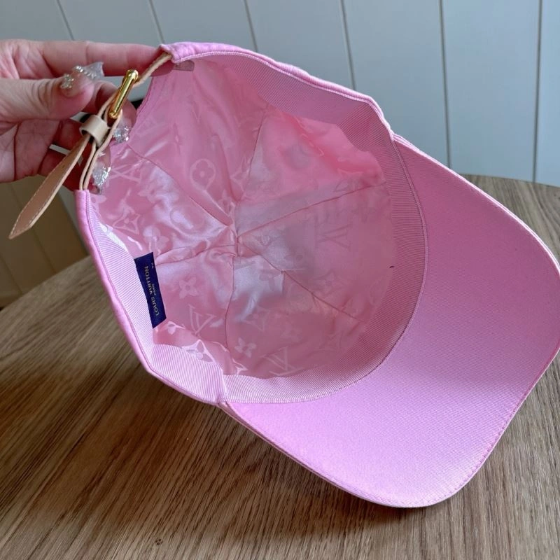 Louis Vuitton Caps Refined 261788