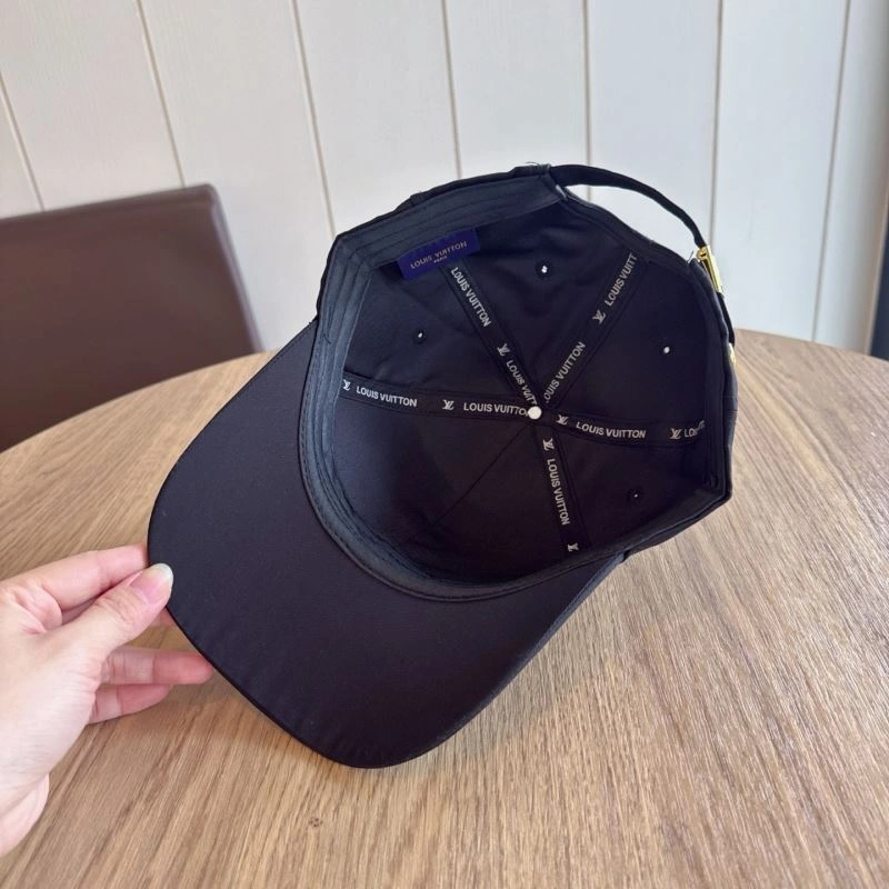 Practical Louis Vuitton Caps 261812