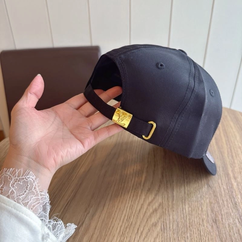 Practical Louis Vuitton Caps 261812