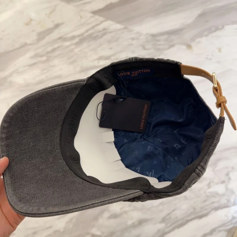 Fashionable Louis Vuitton Caps 261785
