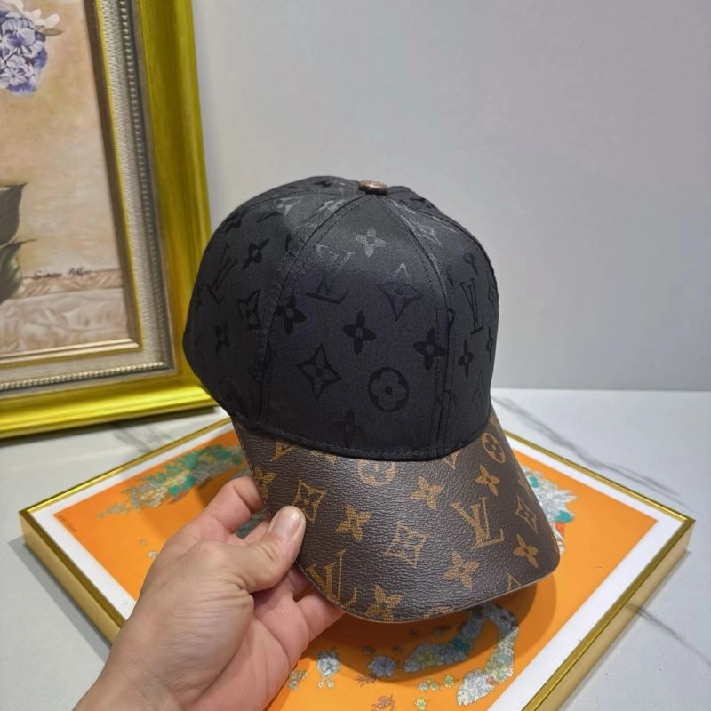 Louis Vuitton Caps Versatile 261746