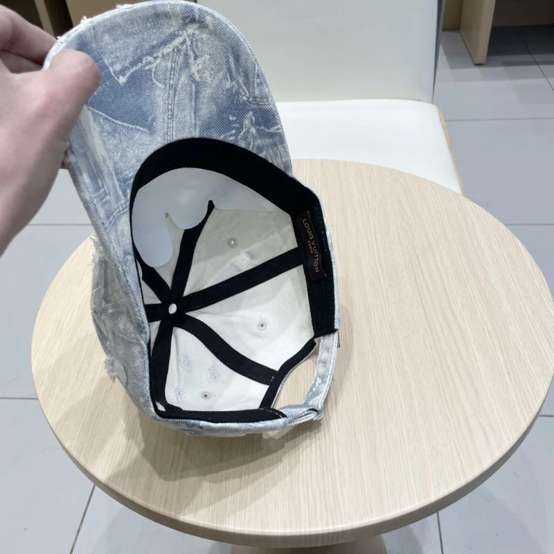Casual Louis Vuitton Caps 261747