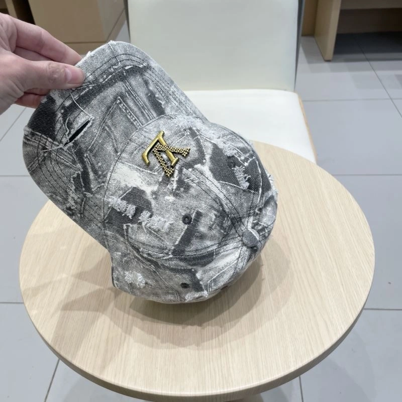 Louis Vuitton Caps Chic 261749