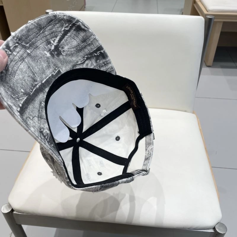 Louis Vuitton Caps Chic 261749