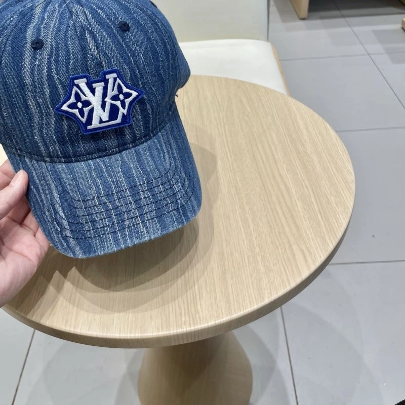 Lightweight Louis Vuitton Caps 261767