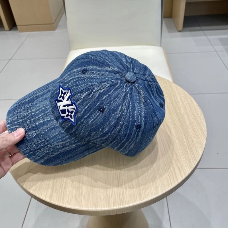 Lightweight Louis Vuitton Caps 261767