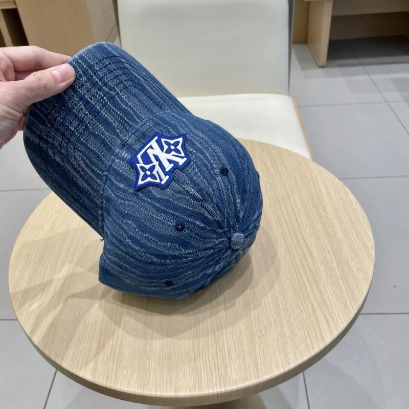 Lightweight Louis Vuitton Caps 261767