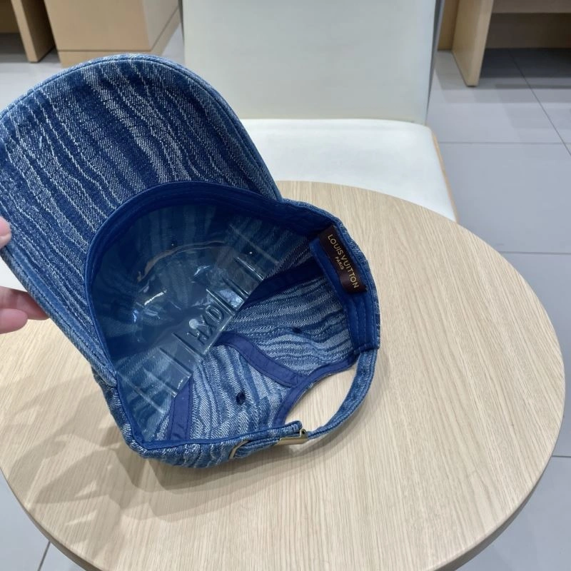 Lightweight Louis Vuitton Caps 261767