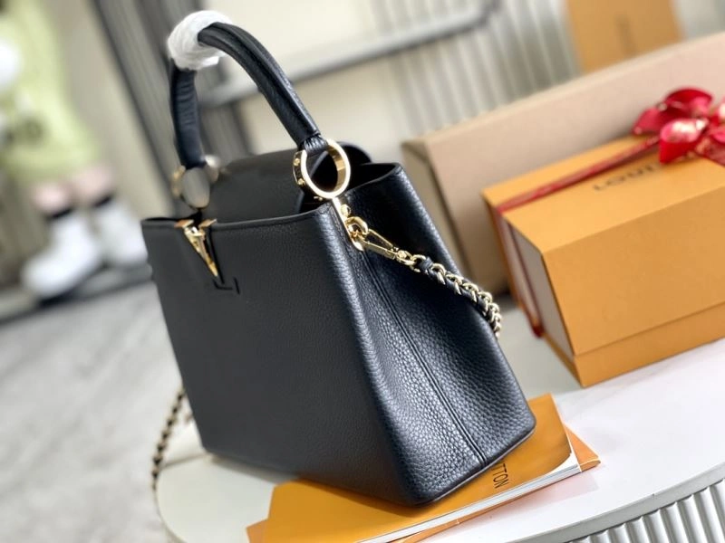 Cozy Louis Vuitton Capucines BB Bags 94419