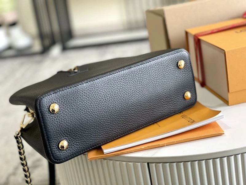 Cozy Louis Vuitton Capucines BB Bags 94419