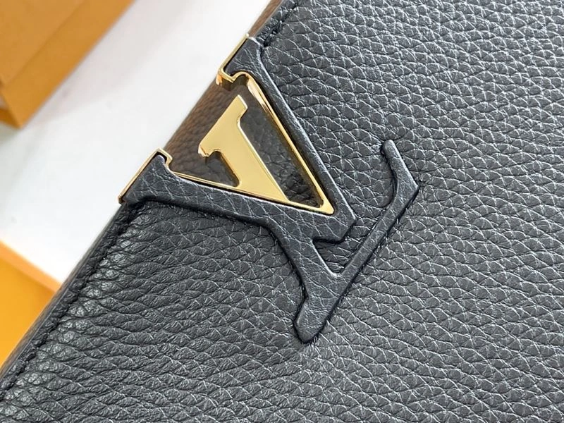 Cozy Louis Vuitton Capucines BB Bags 94419
