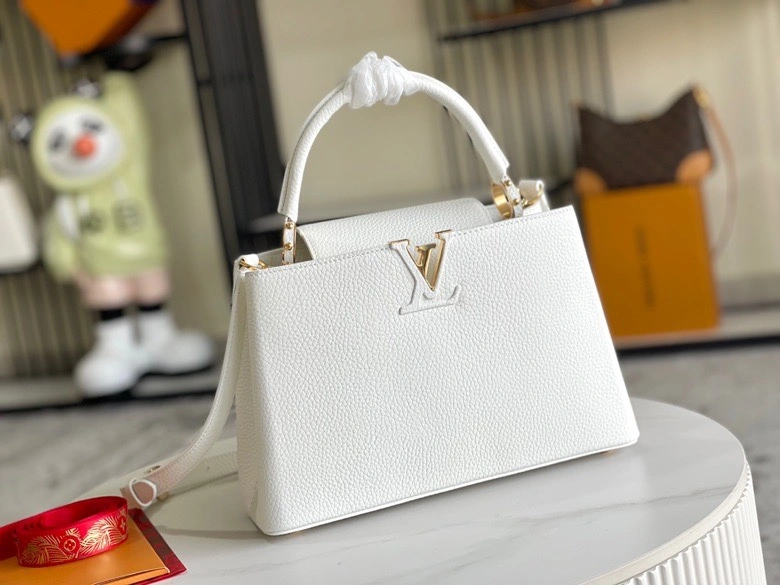 Cozy Louis Vuitton Capucines BB Bags 94399