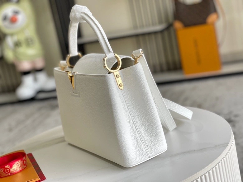 Cozy Louis Vuitton Capucines BB Bags 94399