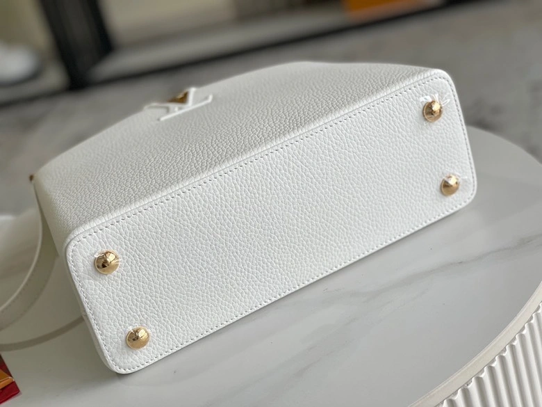 Cozy Louis Vuitton Capucines BB Bags 94399