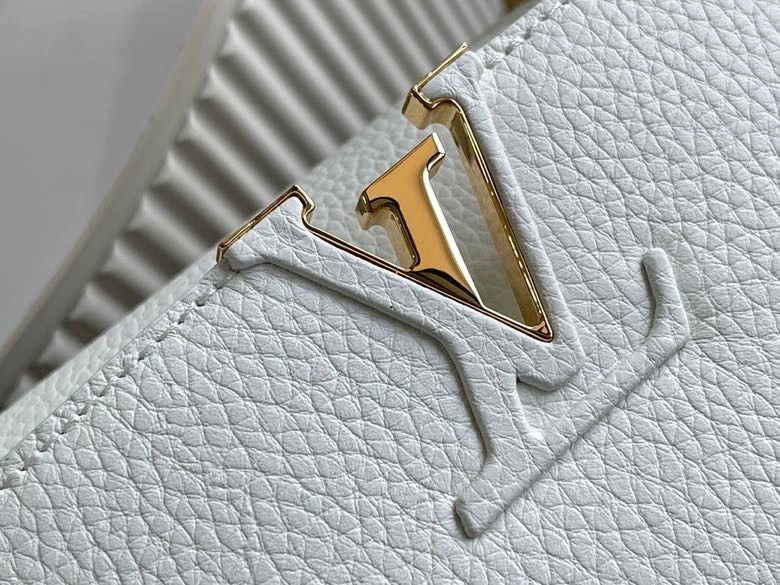 Cozy Louis Vuitton Capucines BB Bags 94399