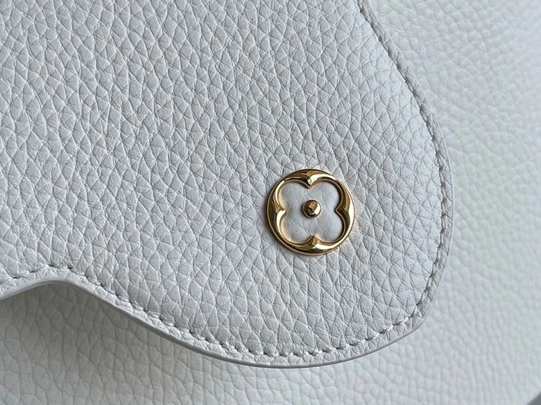 Cozy Louis Vuitton Capucines BB Bags 94399