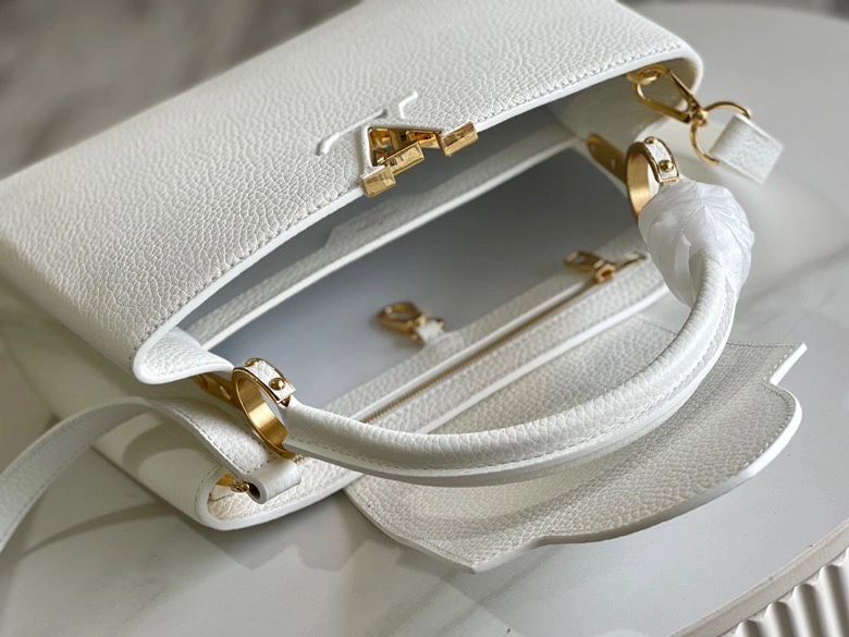 Cozy Louis Vuitton Capucines BB Bags 94399