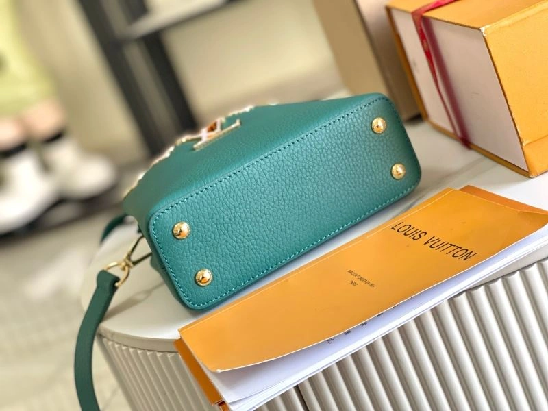 Lightweight Louis Vuitton Capucines BB Bags 93959