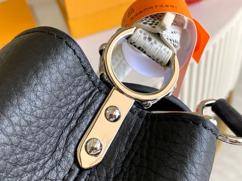 SmoothTexture Louis Vuitton Capucines BB Bags 93965