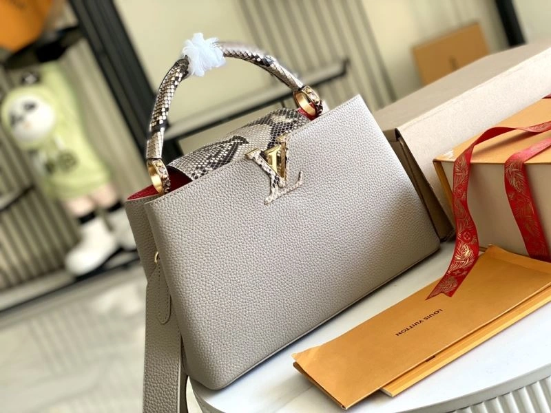 Compact Louis Vuitton Capucines BB Bags 93950