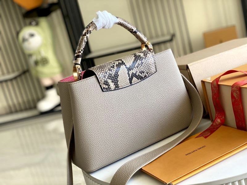 Compact Louis Vuitton Capucines BB Bags 93950