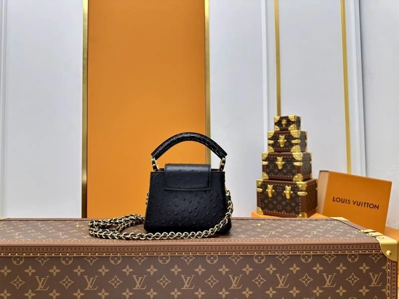 Compact Louis Vuitton Capucines BB Bags 93849