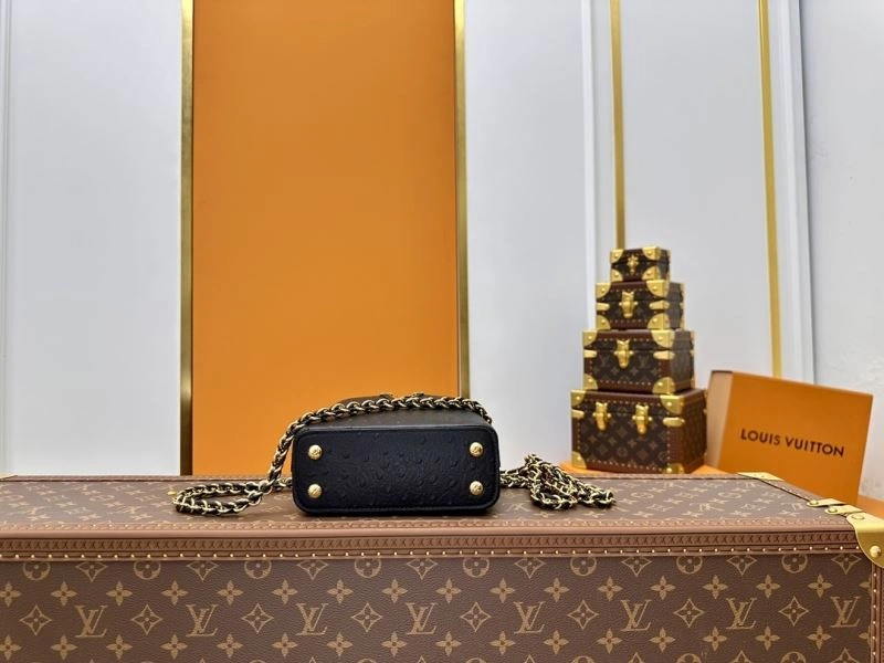 Compact Louis Vuitton Capucines BB Bags 93849