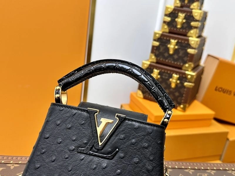 Compact Louis Vuitton Capucines BB Bags 93849