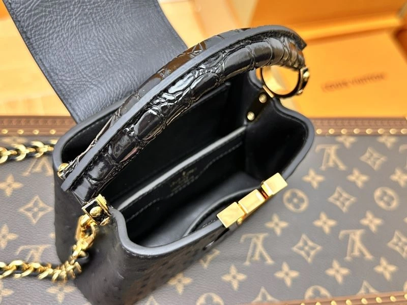Compact Louis Vuitton Capucines BB Bags 93849