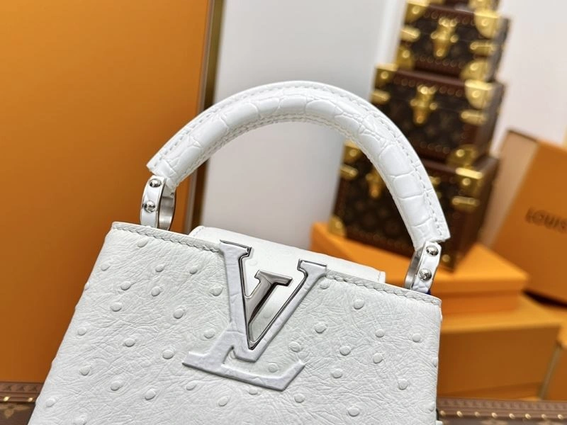 ZipUp Louis Vuitton Capucines BB Bags 93848