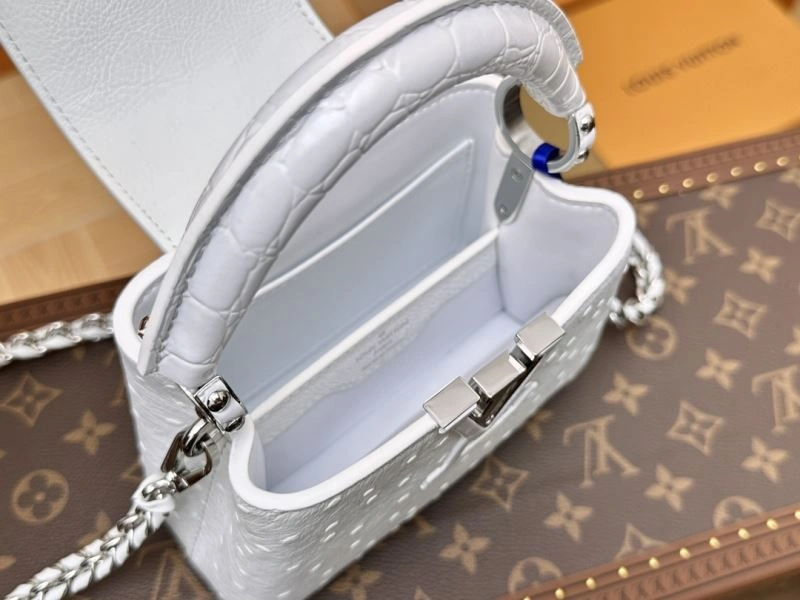 ZipUp Louis Vuitton Capucines BB Bags 93848